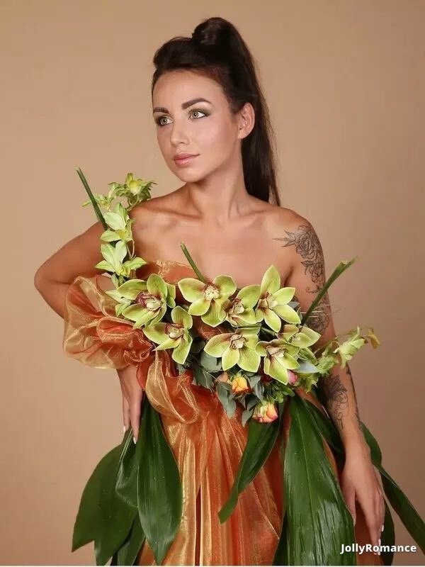 Anna, 24