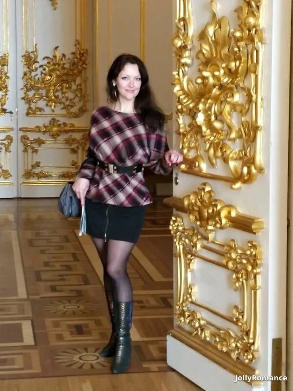 Valeria, 44